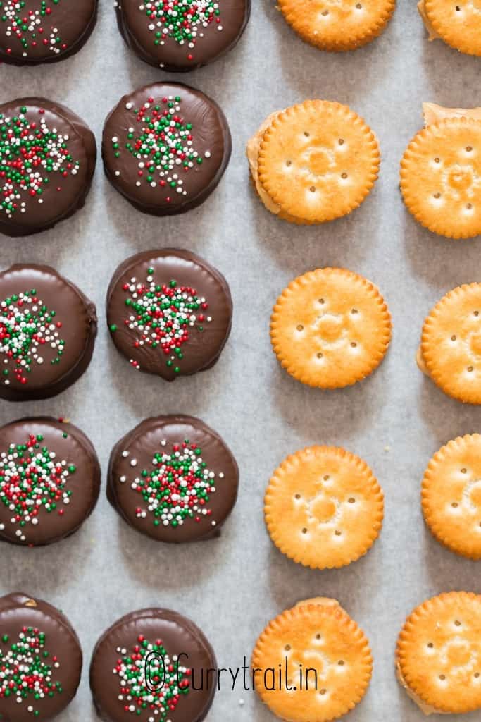 Chocolate-dipped-ritz-cookies - OhClary