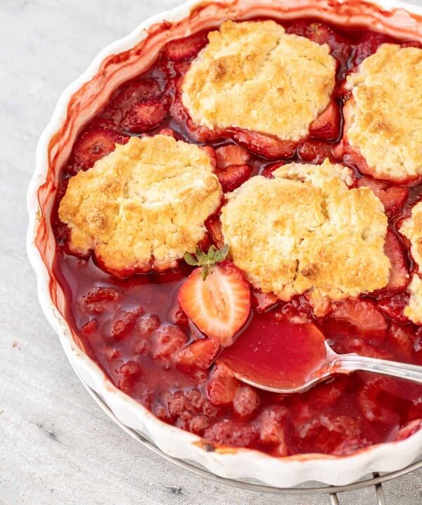Strawberry-cobbler-featured